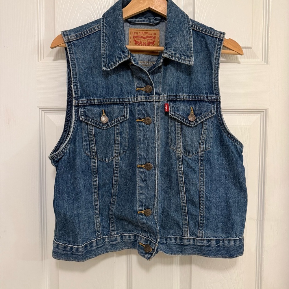 NWOT Levi's Relaxed Fit Women's  Trucker Vest